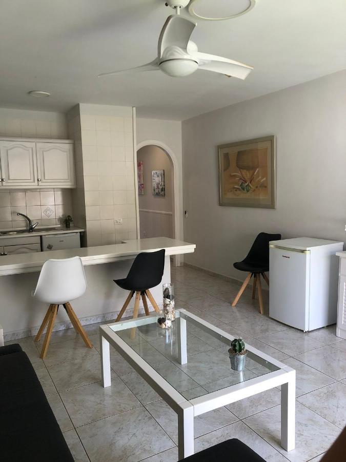 Apartamento De 1 Dormitorio En Victoria Court 2 Los Cristianos. 洛斯克里斯蒂亚诺斯 外观 照片